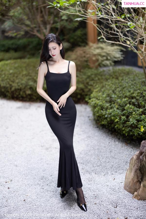   [XiuRen]高清写真图 2023.12.19 No.7830 章芃芃 清纯美腿第23张图片